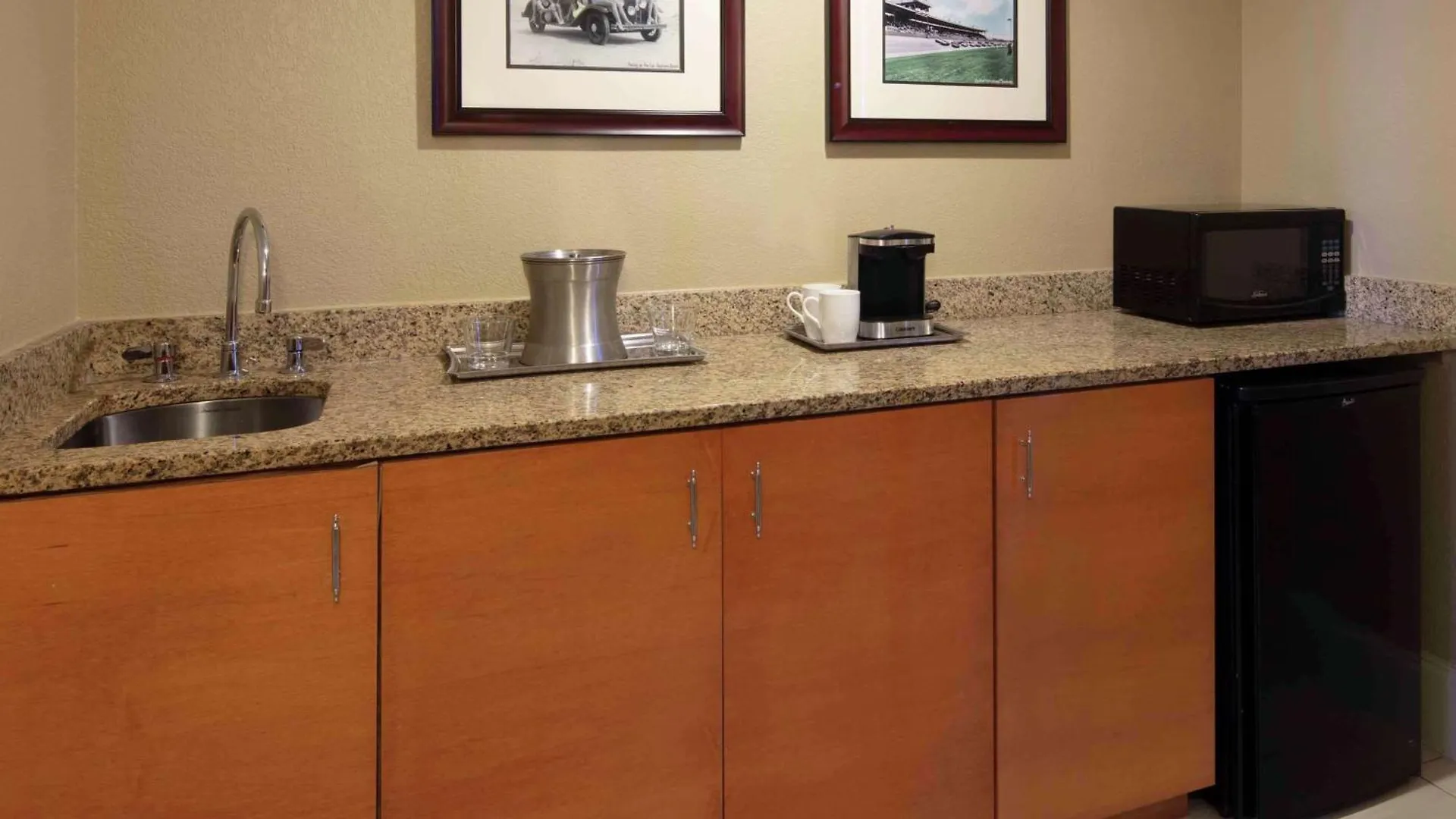 Hilton Daytona Beach Resort (Adults Only) 4*,