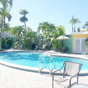 alexander-palms-court-2-blocks-to-duval-street.hotels-in-key-west.com/