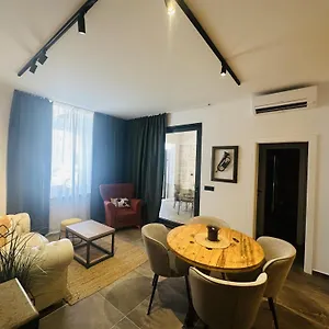 https://apartment-urban-black.in-istria.net